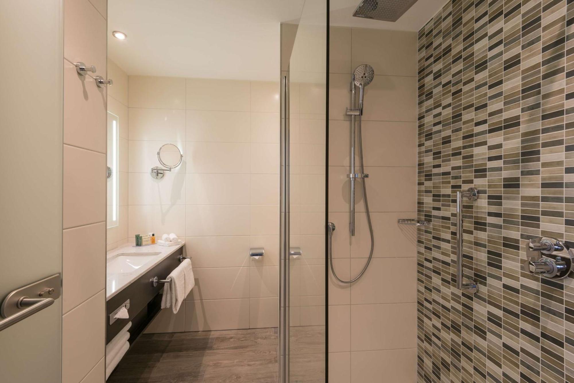 Hilton Garden West Hotel 4*