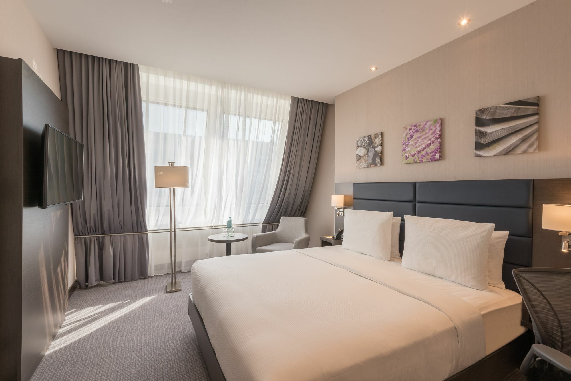 Hilton Garden West Hotel 4*